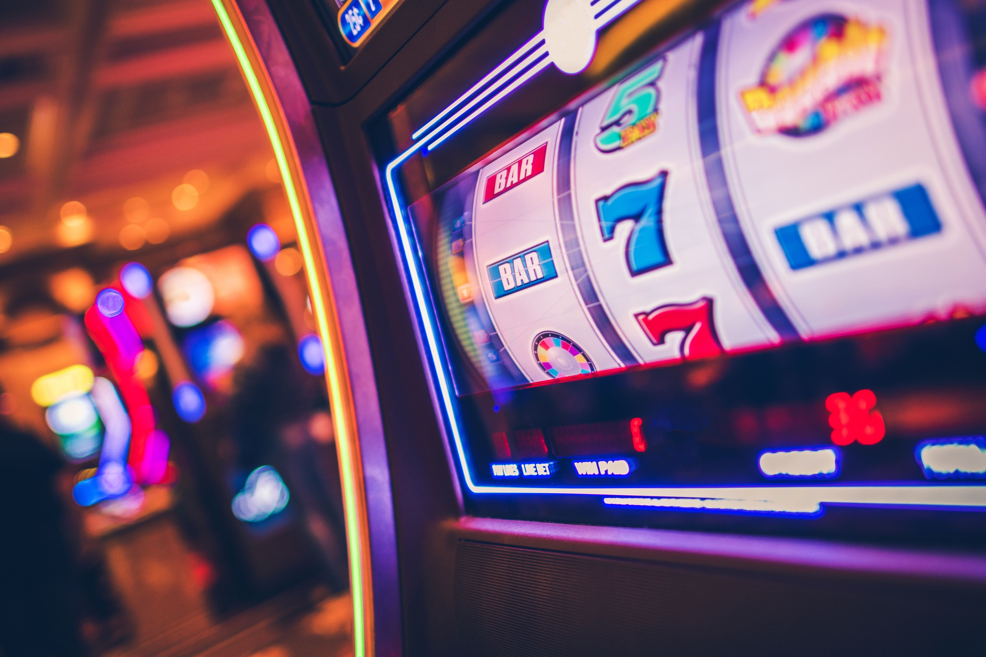Real-time card display Live dealer interface showing card outcomes